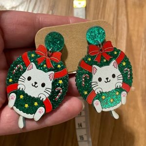 ADORABLE CHRISTMAS HOLLY WHITE KITTY EARRINGS IN SPARKLING GREEN 🎄💕💕🤗🤗